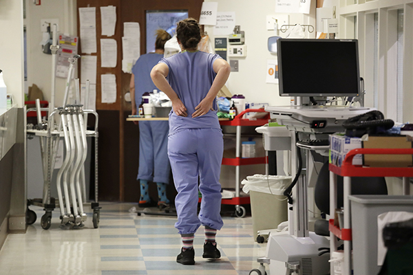 Coronavirus, paura da contagio: stravolte le menti di medici e infermieri Coronavirus, paura da contagio: stravolte le menti di medici e infermieri