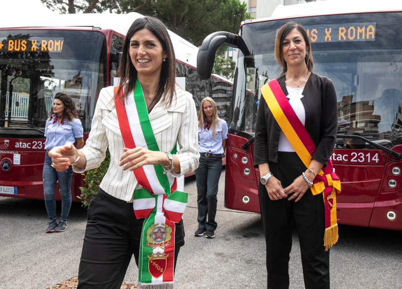 Terremoto M5S, la coppia Raggi-Della Casa non molla: “Traditi dai consiglieri”