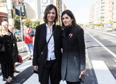 Terremoto M5S, la coppia Raggi-Della Casa non molla: “Traditi dai consiglieri”