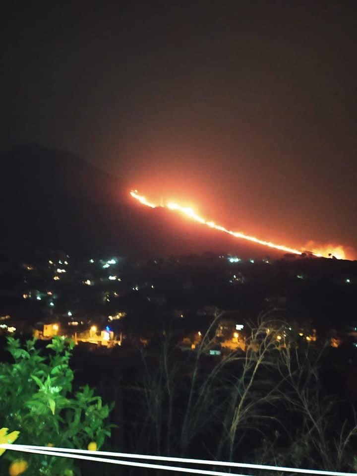 Incendi, Palermo e provincia aggredite dalle fiamme: da Baida a Monreale Incendi, Palermo e provincia aggredite dalle fiamme: da Baida a Monreale
