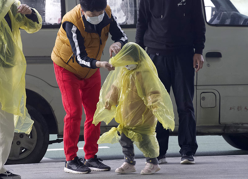 Coronavirus, test a tappeto a Wuhan per scovare asintomatici. Dati in crescita Coronavirus, test a tappeto a Wuhan per scovare asintomatici. Dati in crescita