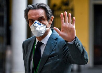 Coronavirus, Fontana: “Lunedì ripartono ristoranti, bar, parrucchieri”