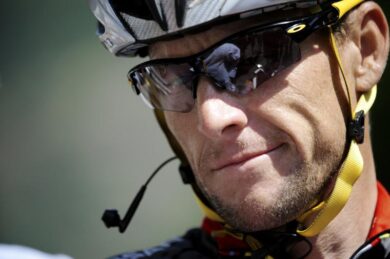 Ciclismo, Armstrong: “Dopato a 21 anni, il cancro forse per colpa dei farmaci”