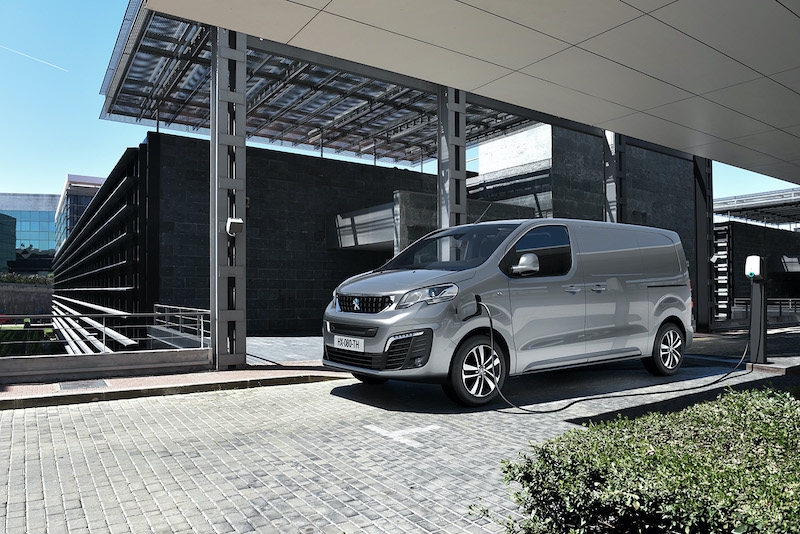 Nuovo Peugeot e-Expert, il van che ha 330 km di autonomia Nuovo Peugeot e-Expert, il van che ha 330 km di autonomia