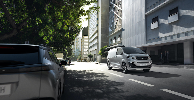 Nuovo Peugeot e-Expert, il van che ha 330 km di autonomia Nuovo Peugeot e-Expert, il van che ha 330 km di autonomia
