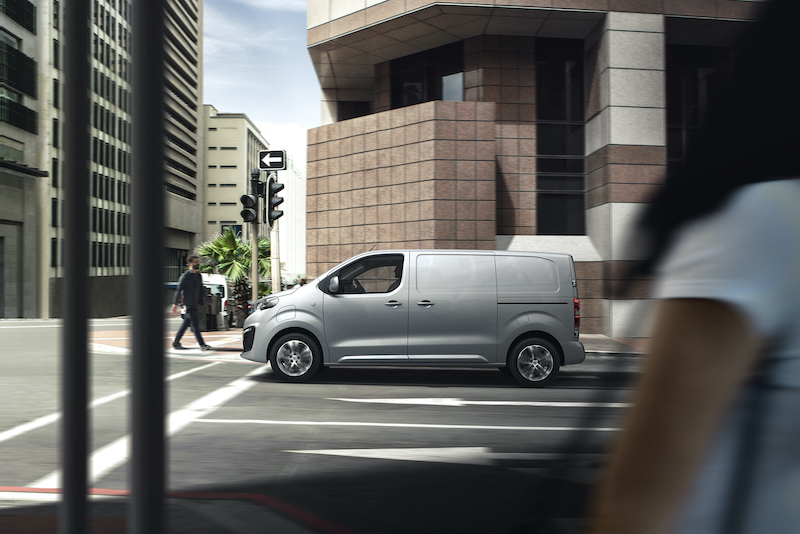 Nuovo Peugeot e-Expert, il van che ha 330 km di autonomia Nuovo Peugeot e-Expert, il van che ha 330 km di autonomia