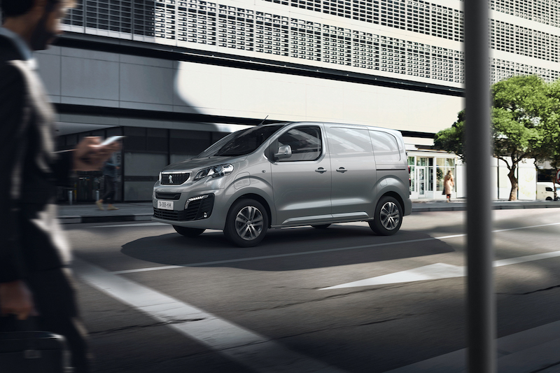 Nuovo Peugeot e-Expert, il van che ha 330 km di autonomia Nuovo Peugeot e-Expert, il van che ha 330 km di autonomia