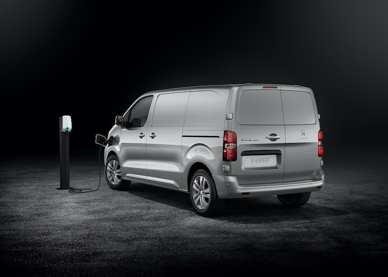 Nuovo Peugeot e-Expert, il van che ha 330 km di autonomia Nuovo Peugeot e-Expert, il van che ha 330 km di autonomia