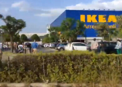 Riaprono i negozi Ikea, lunghe file all’ingresso