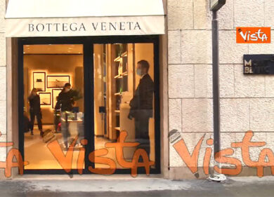 termoscanner in via Montenapoleone a Milano ma pochi clienti su cui usarli