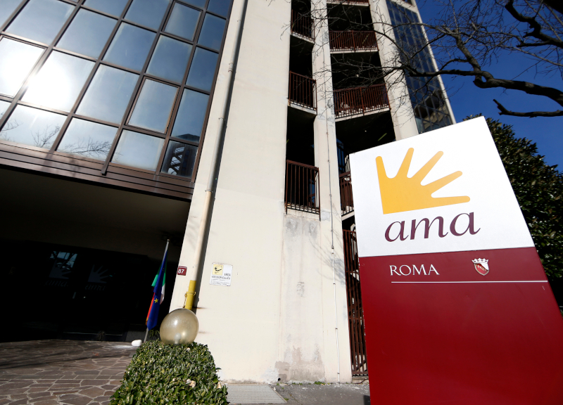 Rifiuti, nuova bufera sull’Ama: la Finanza sequestra documenti in Campidoglio Rifiuti, nuova bufera sull’Ama: la Finanza sequestra documenti in Campidoglio