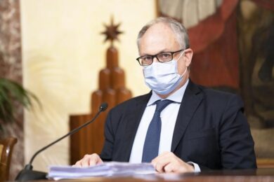 Debito pubblico, investitori esteri in fuga. Pezza di Gualtieri col Btp Italia