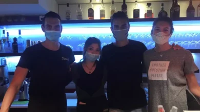 Coronavirus, scattano una foto di gruppo. Multati per 400 euro