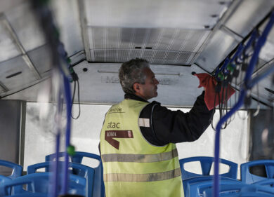 Atac di nuovo nei guai con i debiti: stipendi per le sanificazioni in ritardo