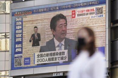 Giappone, la popolarità del Governo Abe crolla a 27% dopo lo scandalo