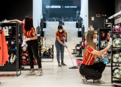 Fase 2, acquisti e rincari. Dai 2 euro per i Dpi alla vendita di kit monouso