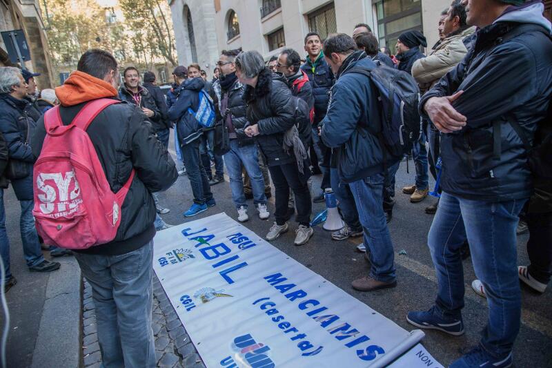 Jabil Marcianise: interrotte trattative col governo, licenziamenti confermati Jabil Marcianise: interrotte trattative col governo, licenziamenti confermati