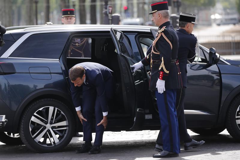 Galleria foto 'Renault&Psa, la borsa gettona l’auto. Attesa per i mega incentivi di Macron' - foto 1