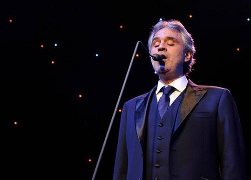 Andrea Bocelli ha avuto il coronavirus: “Io e la mia famiglia. Ora dono il plasma”