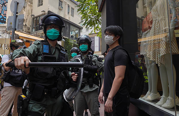 “Hong Kong non più autonoma” e Huawei: Usa e Cina flirtano col decoupling
