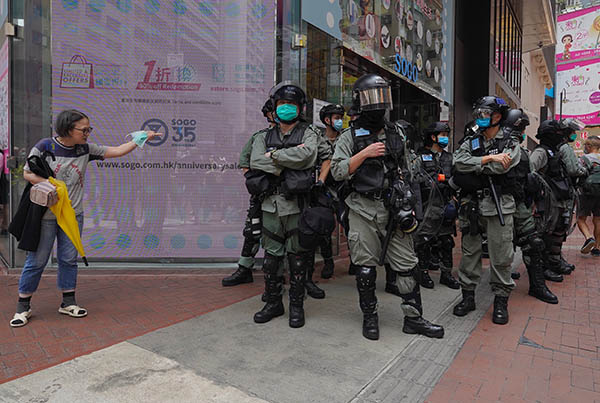 “Hong Kong non più autonoma” e Huawei: Usa e Cina flirtano col decoupling