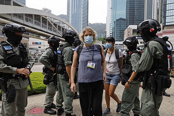 “Hong Kong non più autonoma” e Huawei: Usa e Cina flirtano col decoupling