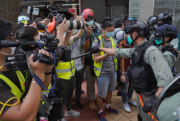 “Hong Kong non più autonoma” e Huawei: Usa e Cina flirtano col decoupling
