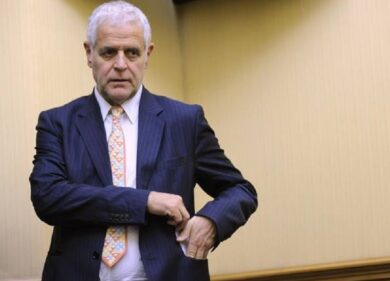 Coronavirus, Formigoni difende la sua sanità “affossata” da Maroni