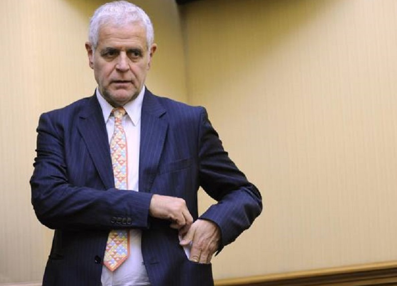 Coronavirus, Formigoni difende la sua sanità “affossata” da Maroni Coronavirus, Formigoni difende la sua sanità “affossata” da Maroni