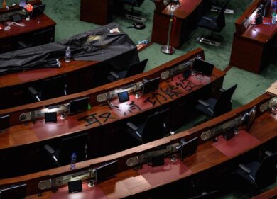 Hong Kong: molte aziende pensano alla fuga