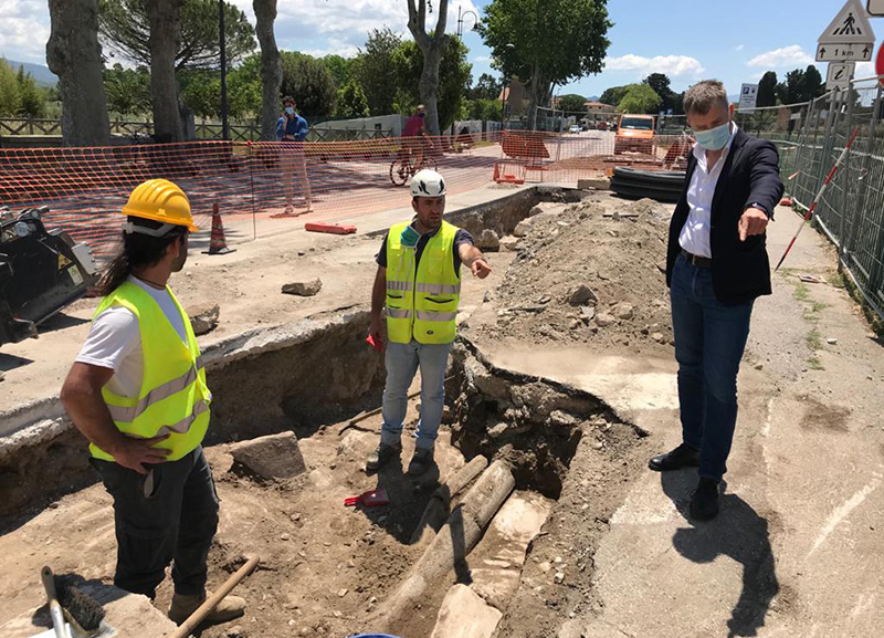 Paestum, riemergono i resti della “Porta Aurea” durante lavori pubblici Paestum, riemergono i resti della “Porta Aurea” durante lavori pubblici