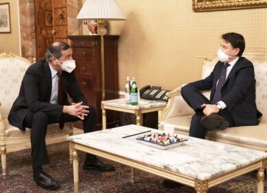 Coronavirus, riunione di fuoco Conte-sindaci: “Ci servono 3 miliardi. Subito”