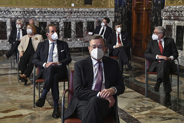 BankItalia, Pil giù del 5,4% nel trimestre. Assist di Visco al premier Conte BankItalia, Pil giù del 5,4% nel trimestre. Assist di Visco al premier Conte