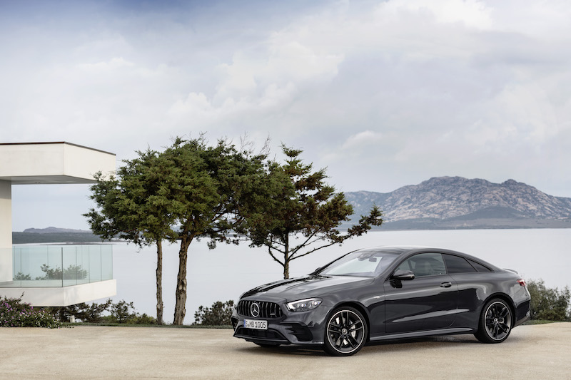Nuova Mercedes Classe E coupe’ e cabrio, ora il look è sportivo Nuova Mercedes Classe E coupe’ e cabrio, ora il look è sportivo