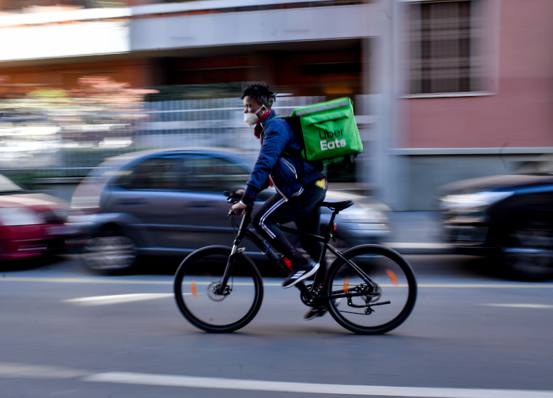 Caporalato: Uber Italy commissariata per sfruttamento dei rider Caporalato: Uber Italy commissariata per sfruttamento dei rider