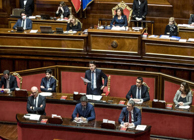 Giuseppe Conte fa saltare il “blocco”. La politica torna in campo?