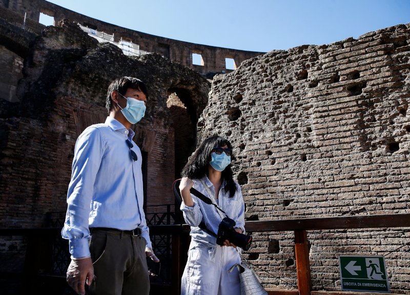 Fase 2, il Colosseo riapre. Crollano i visitatori: saranno il 70% in meno Fase 2, il Colosseo riapre. Crollano i visitatori: saranno il 70% in meno