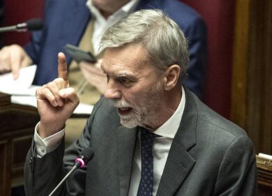 Delrio risponde a Bonomi: “La politica fa danni? Parli dell’evasione fiscale”