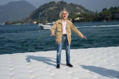 Morto l’artista Christo, fece camminare migliaia di visitatori sul Lago d’Iseo