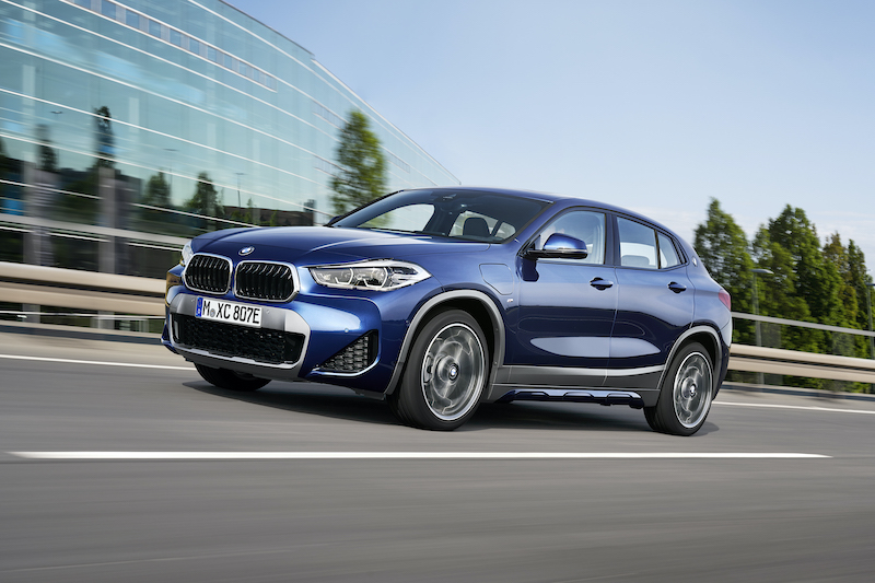 BMW X2 XDrive 25e, la prima compatta con trazione ibrida