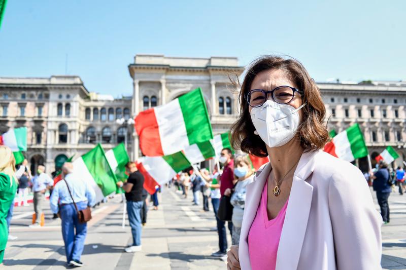 Manifestazione centrodestra a Milano, tensione Polizia-centri sociali. VIDEO Manifestazione centrodestra a Milano, tensione Polizia-centri sociali. VIDEO