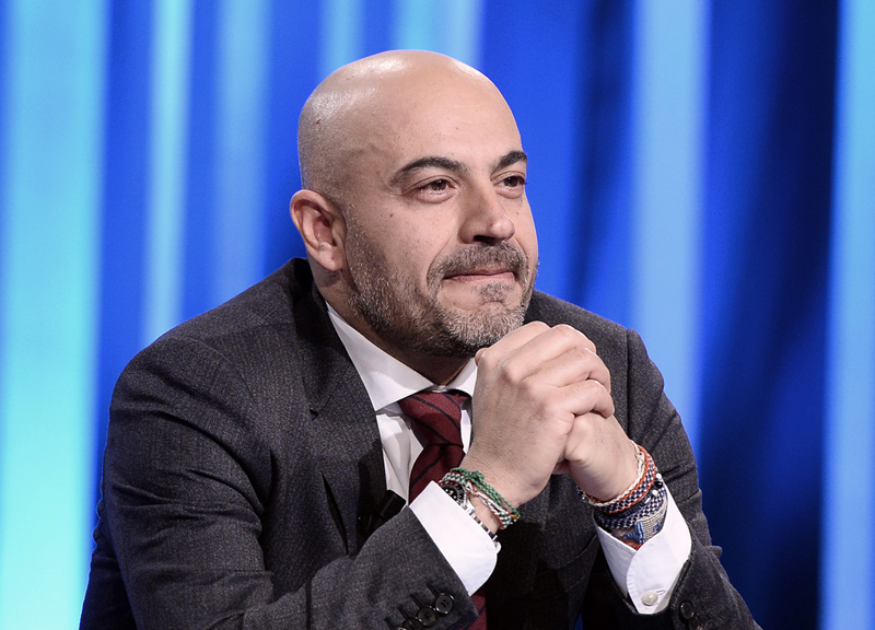 Gianluigi Paragone, grave incidente in scooter: ricoverato in codice rosso Gianluigi Paragone, grave incidente in scooter: ricoverato in codice rosso