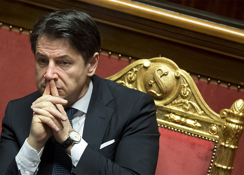 Governo, mossa a sorpresa di Conte: si candida per il posto libero in Senato Governo, mossa a sorpresa di Conte: si candida per il posto libero in Senato