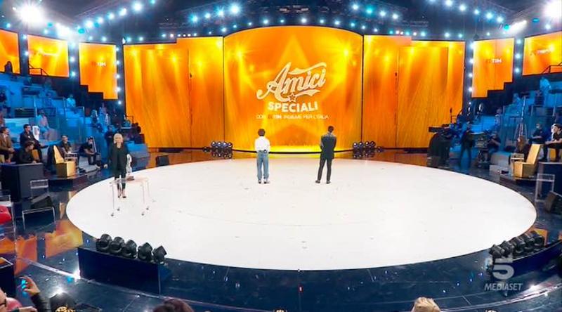 Ascolti tv, Amici speciali batte Lunetta Savino su Rai1. Crozza vola al 5,4% Ascolti tv, Amici speciali batte Lunetta Savino su Rai1. Crozza vola al 5,4%