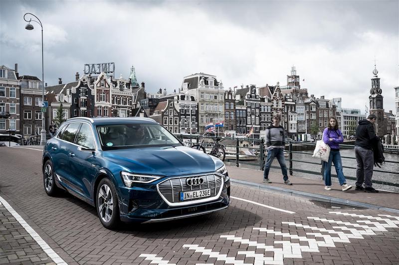 Audi e-tron,110 chilometri di autonomia ripristinabili in 10 minuti Audi e-tron,110 chilometri di autonomia ripristinabili in 10 minuti