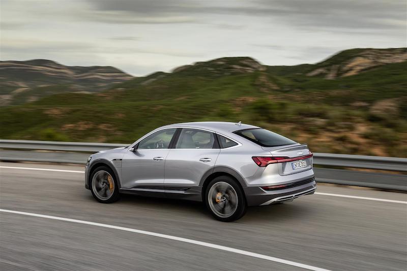 Audi e-tron,110 chilometri di autonomia ripristinabili in 10 minuti Audi e-tron,110 chilometri di autonomia ripristinabili in 10 minuti