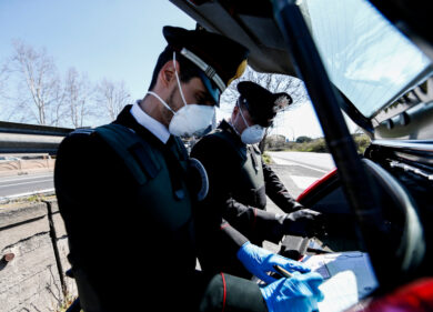 Senza patente da 11 anni guidava un’auto non assicurata: denunciato