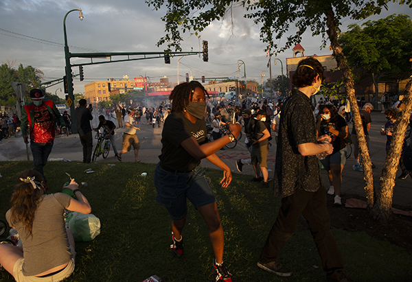 Morte George Floyd, le proteste negli Usa scatenano il “Defund the police” Morte George Floyd, le proteste negli Usa scatenano il “Defund the police”