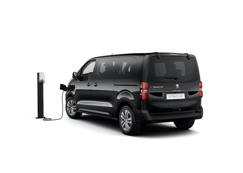 Autonomia fino a 330 km e versatilità, i “best” del nuovo Peugeot e-Traveller