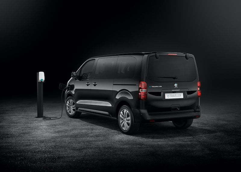 Autonomia fino a 330 km e versatilità, i “best” del nuovo Peugeot e-Traveller